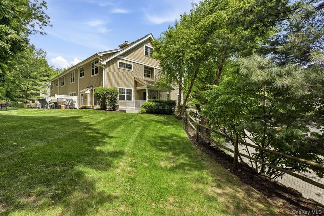 94 Hillcrest Lane, Peekskill, NY 10566