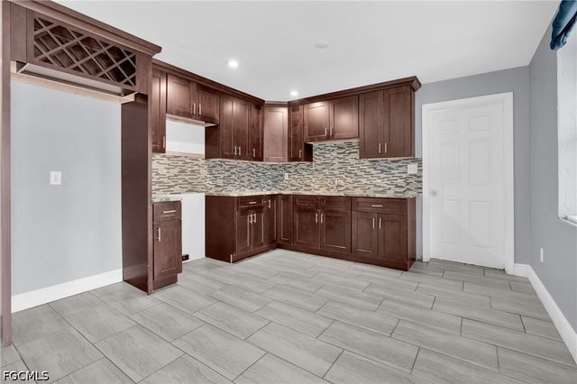 2351 Dora ST, Fort Myers, FL 33901