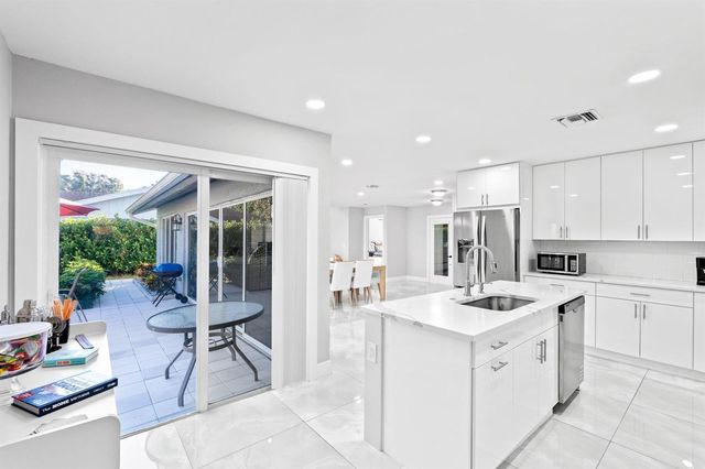 12293 Old Country Road S, Wellington, FL 33414
