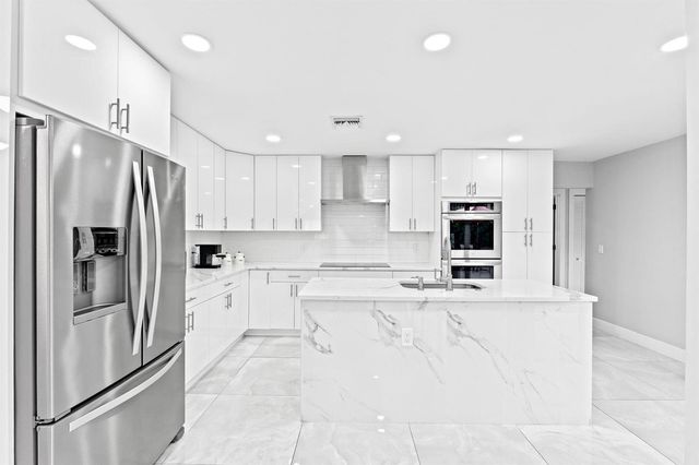 12293 Old Country Road S, Wellington, FL 33414