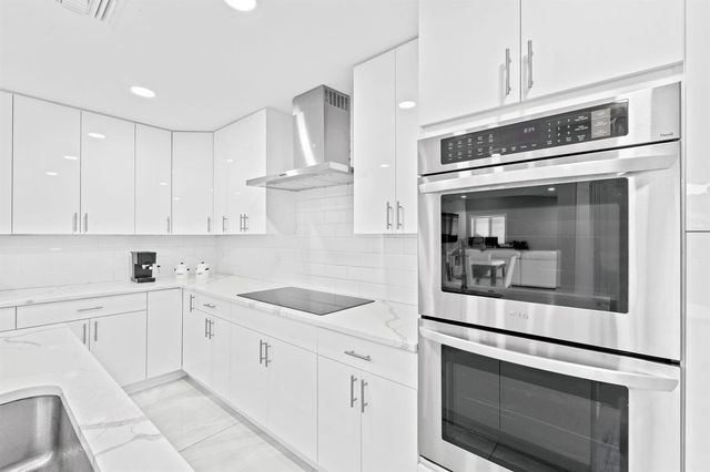 12293 Old Country Road S, Wellington, FL 33414