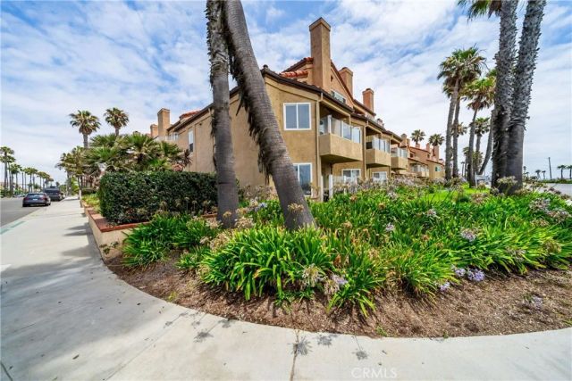 2000 Pacific Coast Hwy 108, Huntington Beach, CA 92648