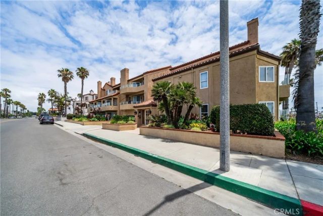 2000 Pacific Coast Hwy 108, Huntington Beach, CA 92648