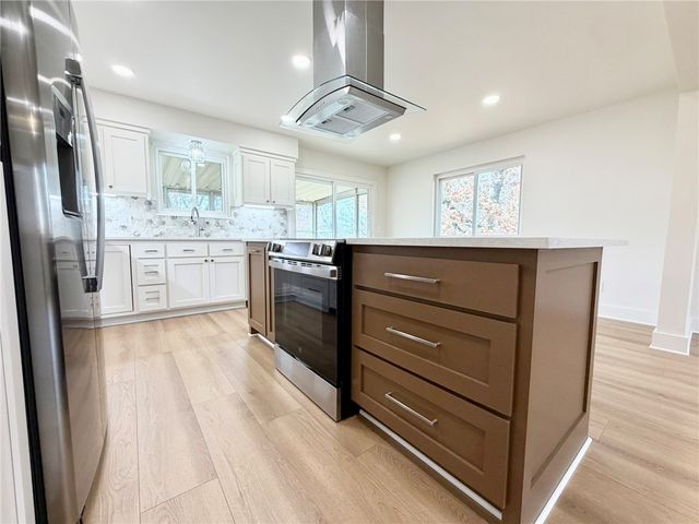 14911 Dutchmans Drive, Rogers, AR 72756