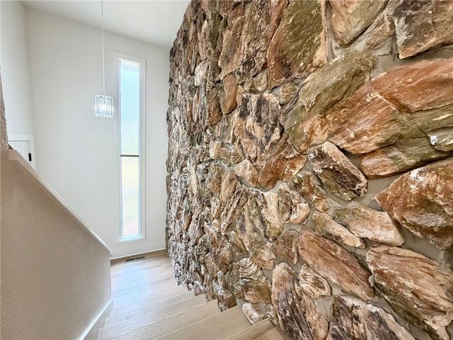 14911 Dutchmans Drive, Rogers, AR 72756