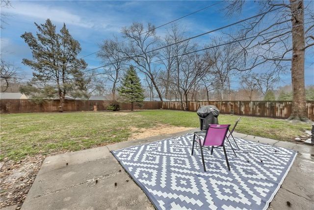 7243 Dearborn Street, Overland Park, KS 66204