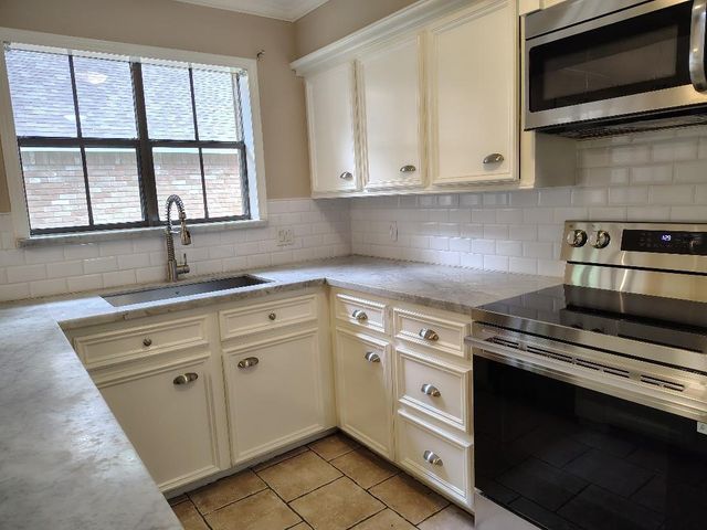 2823 Whitman Drive, Montgomery, TX 77356