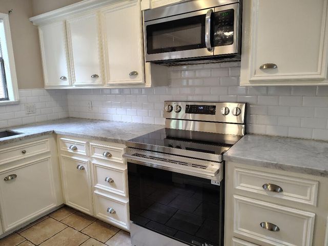 2823 Whitman Drive, Montgomery, TX 77356