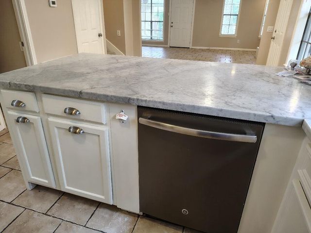 2823 Whitman Drive, Montgomery, TX 77356