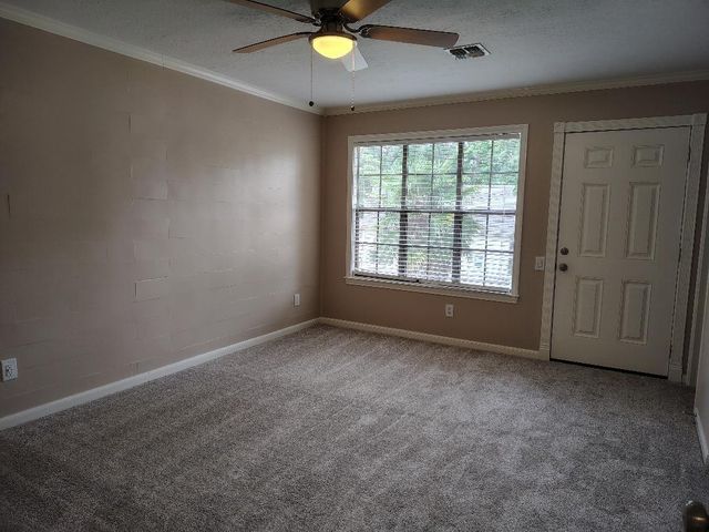 2823 Whitman Drive, Montgomery, TX 77356