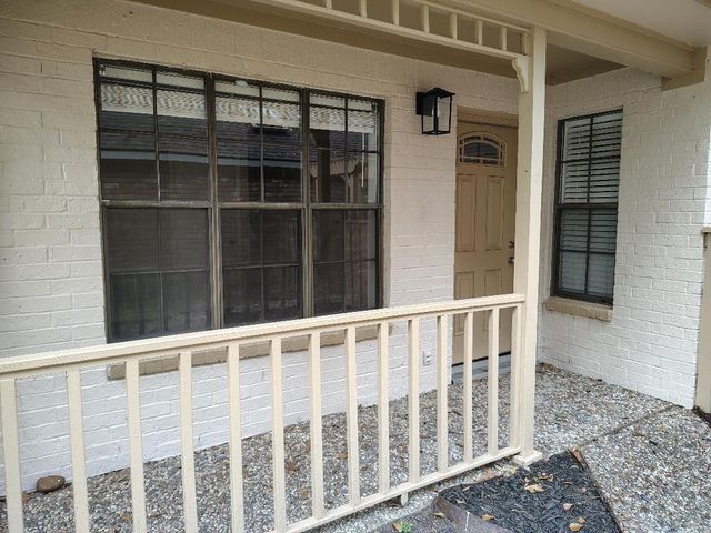 2823 Whitman Drive, Montgomery, TX 77356