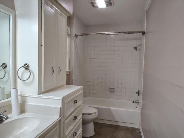 2823 Whitman Drive, Montgomery, TX 77356