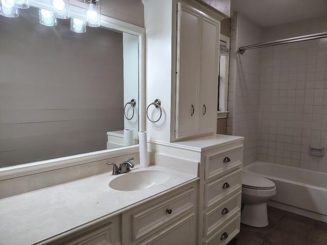 2823 Whitman Drive, Montgomery, TX 77356