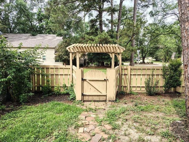 2823 Whitman Drive, Montgomery, TX 77356