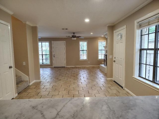2823 Whitman Drive, Montgomery, TX 77356