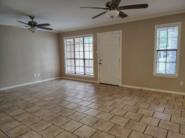 2823 Whitman Drive, Montgomery, TX 77356