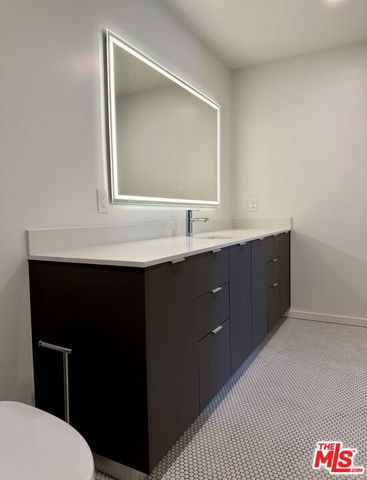 5119 Colfax Avenue 203, Valley Village, CA 91601