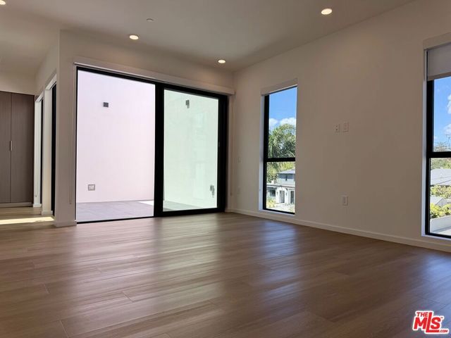 5119 Colfax Avenue 203, Valley Village, CA 91601