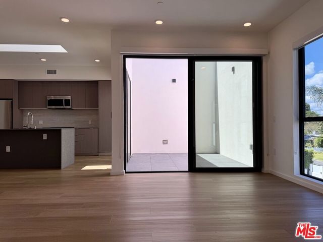 5119 Colfax Avenue 203, Valley Village, CA 91601