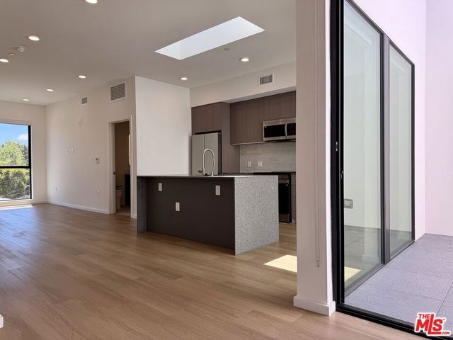 5119 Colfax Avenue 203, Valley Village, CA 91601