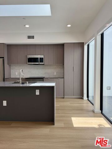 5119 Colfax Avenue 203, Valley Village, CA 91601