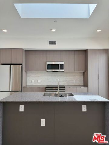 5119 Colfax Avenue 203, Valley Village, CA 91601