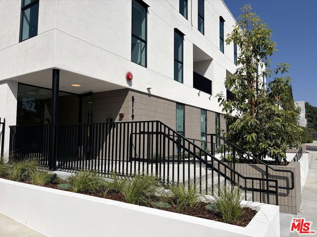 5119 Colfax Avenue 203, Valley Village, CA 91601