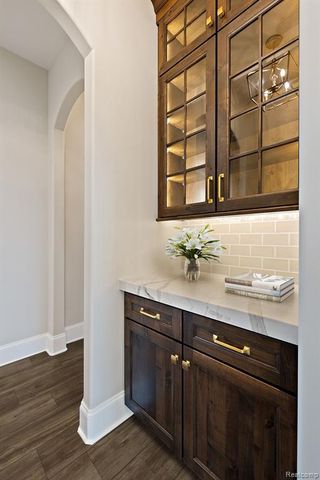 145 Bridgeview Drive, Bloomfield Hills, MI 48304