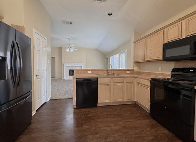 2218 W Thoroughbred Drive, Lancaster, TX 75146