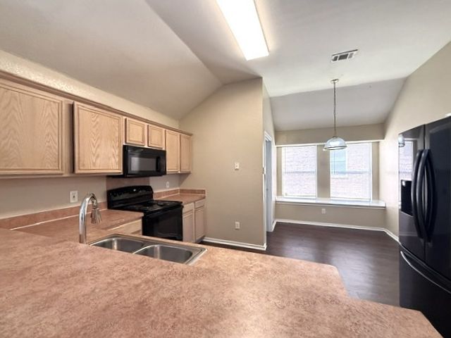 2218 W Thoroughbred Drive, Lancaster, TX 75146