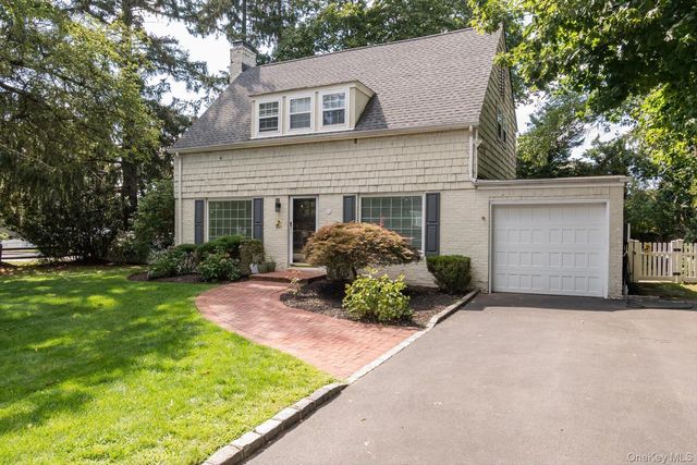 151 Milburn Lane, East Hills, NY 11577