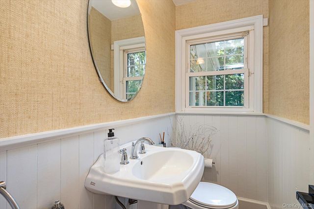 151 Milburn Lane, East Hills, NY 11577