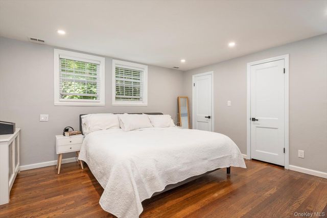 151 Milburn Lane, East Hills, NY 11577