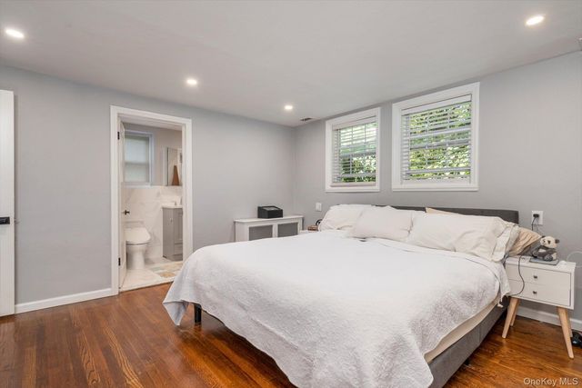 151 Milburn Lane, East Hills, NY 11577