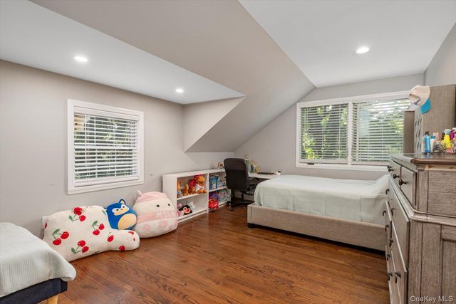 151 Milburn Lane, East Hills, NY 11577