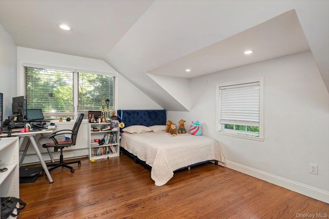 151 Milburn Lane, East Hills, NY 11577