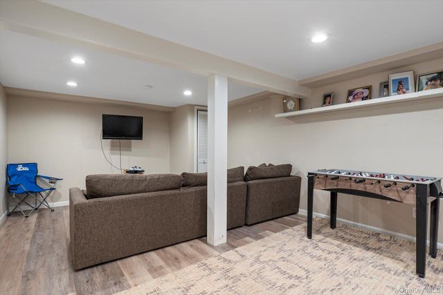 151 Milburn Lane, East Hills, NY 11577