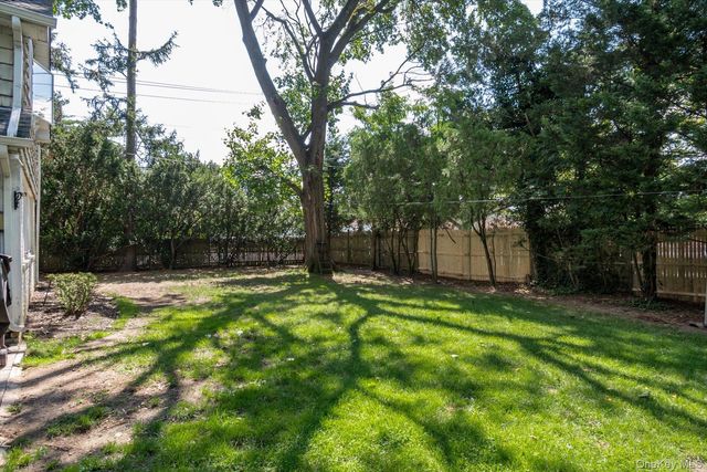 151 Milburn Lane, East Hills, NY 11577