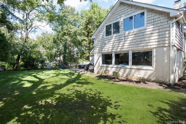 151 Milburn Lane, East Hills, NY 11577