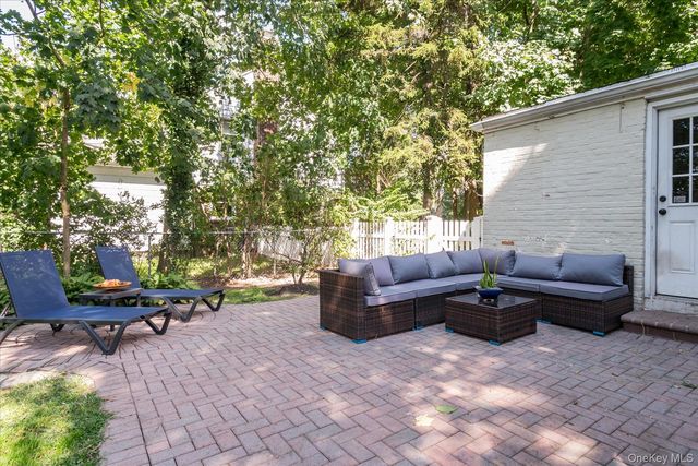 151 Milburn Lane, East Hills, NY 11577