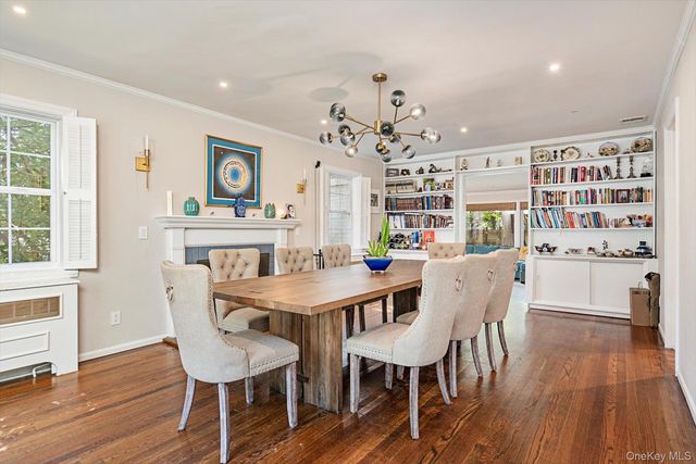 151 Milburn Lane, East Hills, NY 11577