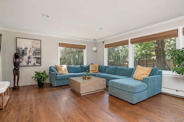 151 Milburn Lane, East Hills, NY 11577