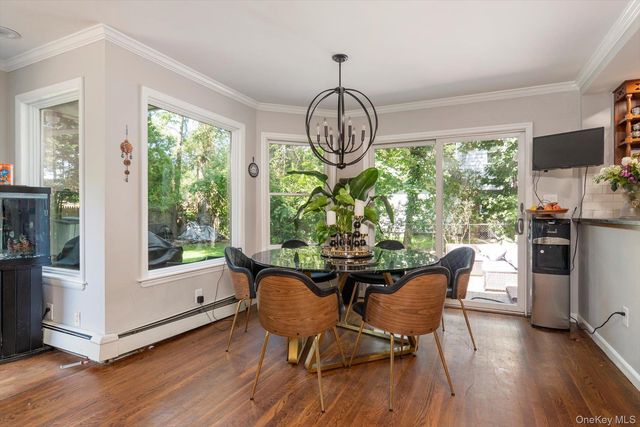 151 Milburn Lane, East Hills, NY 11577