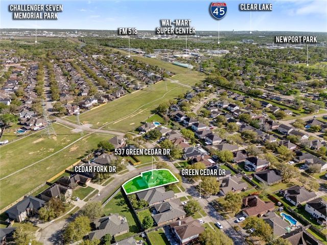 537 Green Cedar Drive, League City, TX 77573