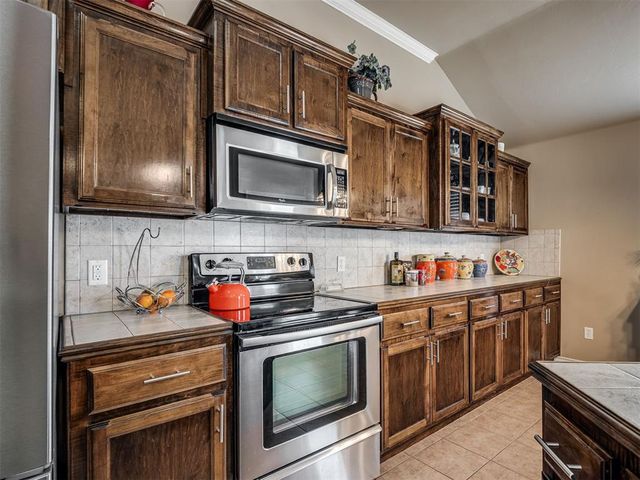 4237 Syracuse Street, Moore, OK 73160