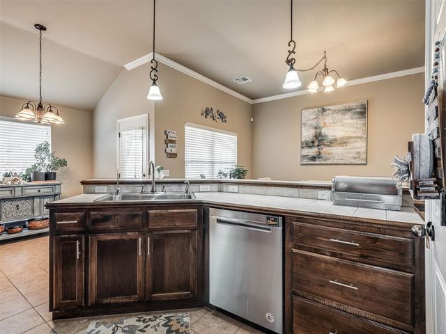 4237 Syracuse Street, Moore, OK 73160