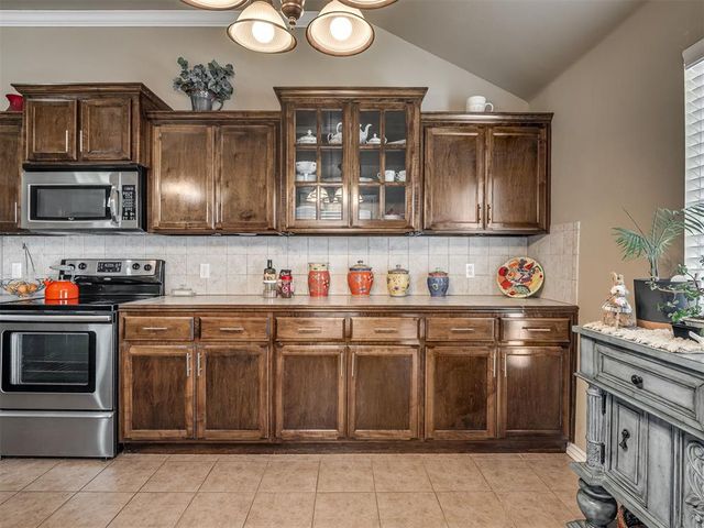 4237 Syracuse Street, Moore, OK 73160