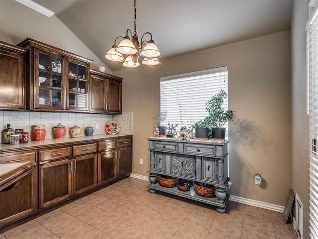 4237 Syracuse Street, Moore, OK 73160