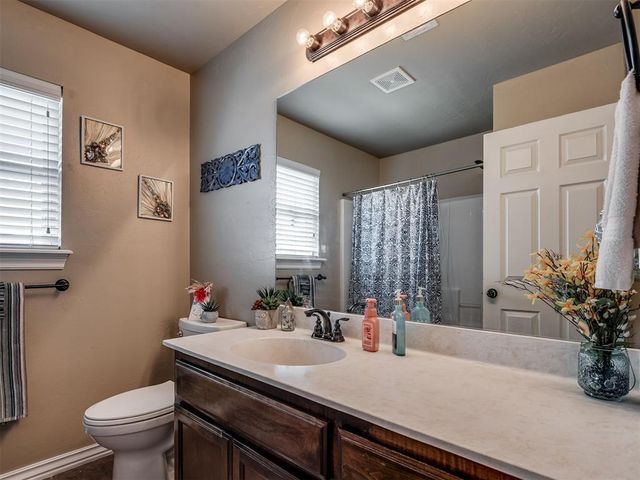 4237 Syracuse Street, Moore, OK 73160