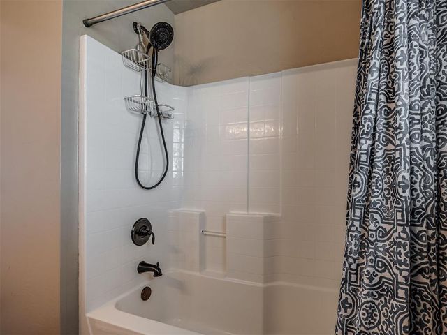 4237 Syracuse Street, Moore, OK 73160